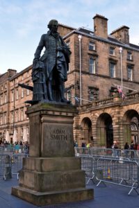 Adam Smith Denkmal in der High Street