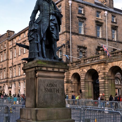 Adam Smith Denkmal in der High Street