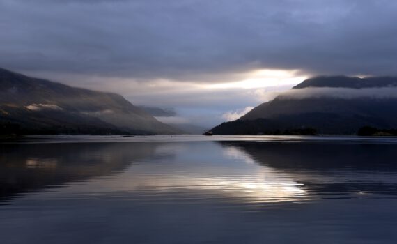 Sonnenaufgang über dem Loch Leven