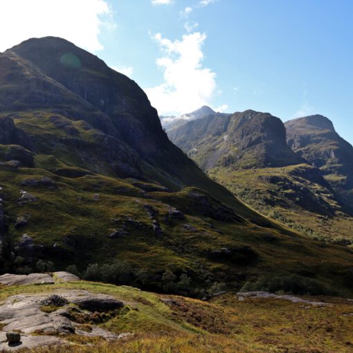 Die drei Schwestern im Glen Coe; Beinn Fhada (811 m), Stob Coire Raineach (925 m) und Stob Dearg (1021 m)