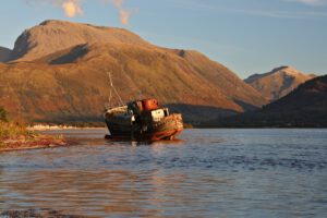 Das Corpach-Schiffswrack mit Ben Nevis (1345 m)