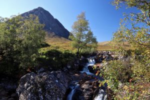 Am River Coupall mit Blick zum Stob Dearg (1021 m)