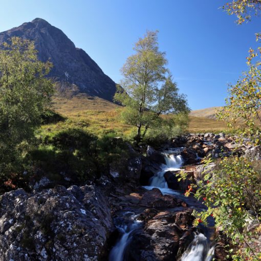 Am River Coupall mit Blick zum Stob Dearg (1021 m)