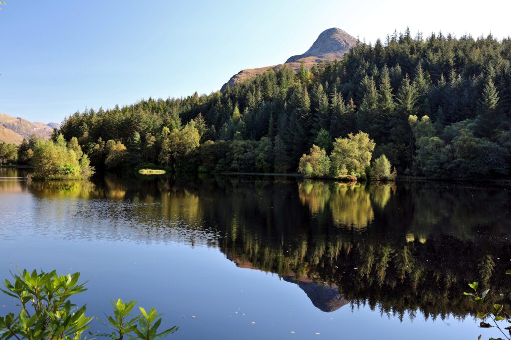 Am Glencoe Lochan mit Pap of Glencoe (Sgorr na Ciche, 742 m)