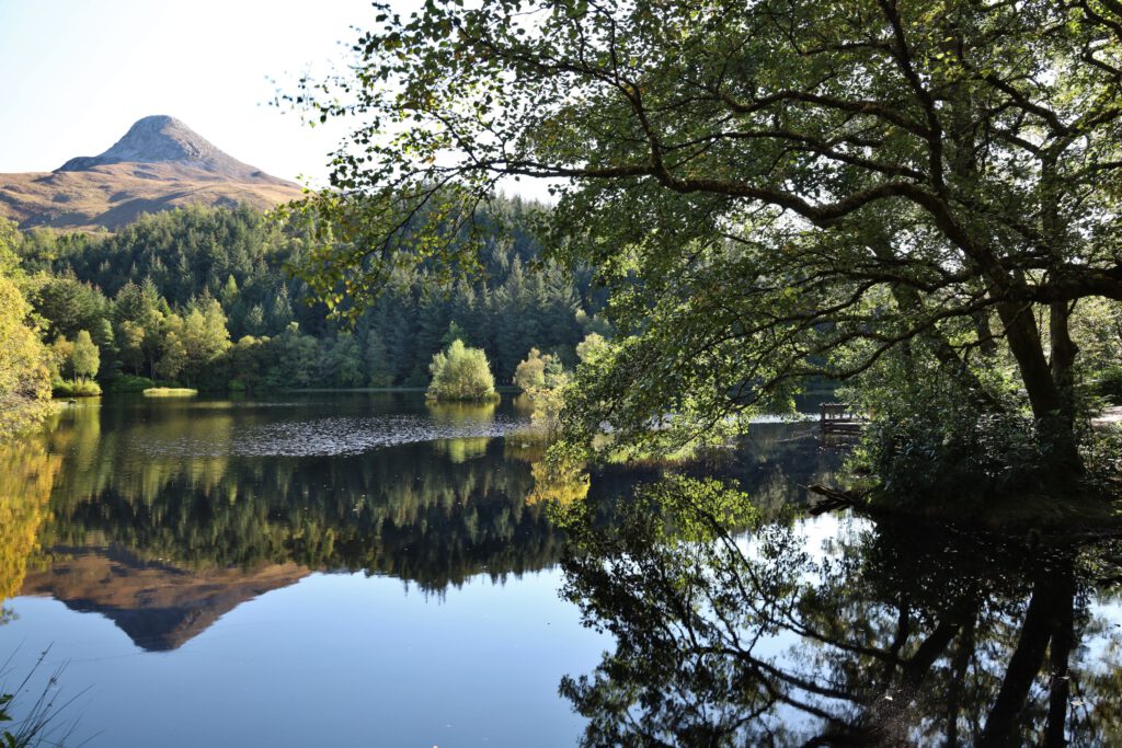 Am Glencoe Lochan mit Pap of Glencoe (Sgorr na Ciche, 742 m)