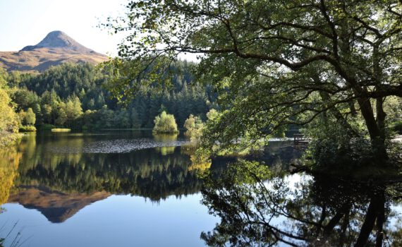 Am Glencoe Lochan mit Pap of Glencoe (Sgorr na Ciche, 742 m)