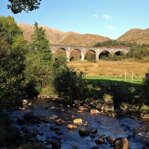 Der River Finnan und das Glenfinnan Viaduct